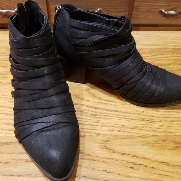 8.5 fergalicious 2 inch strappy point toe booties - Picture 4 of 11